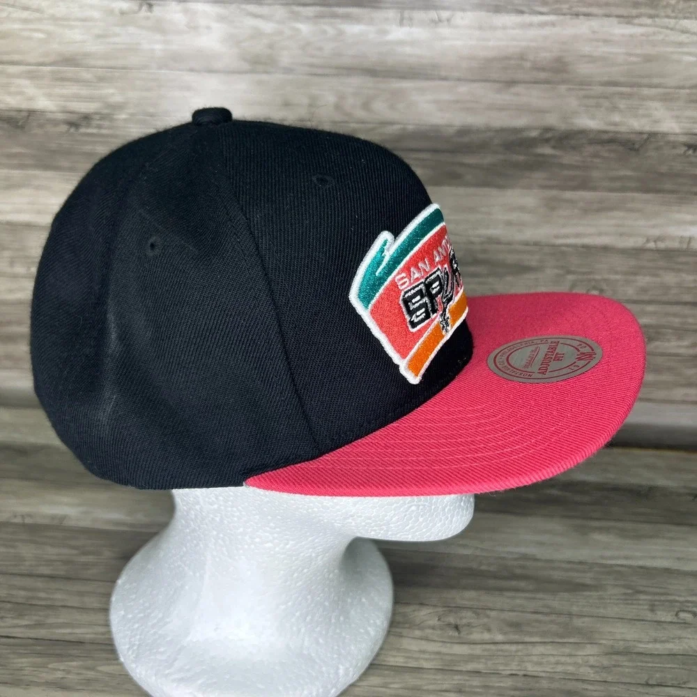 San Antonio Spurs SnapBack Hat Cap‎ Mitchell & Ness Hardwood Classic 2-Tone